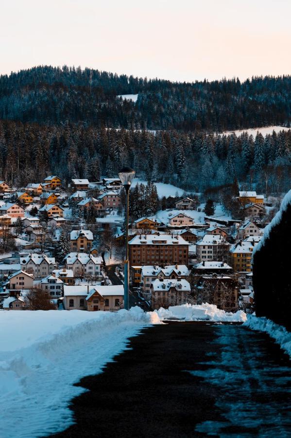 Appartement Douces Heures Avec Parking Couvert Prive Ле-Локль Экстерьер фото