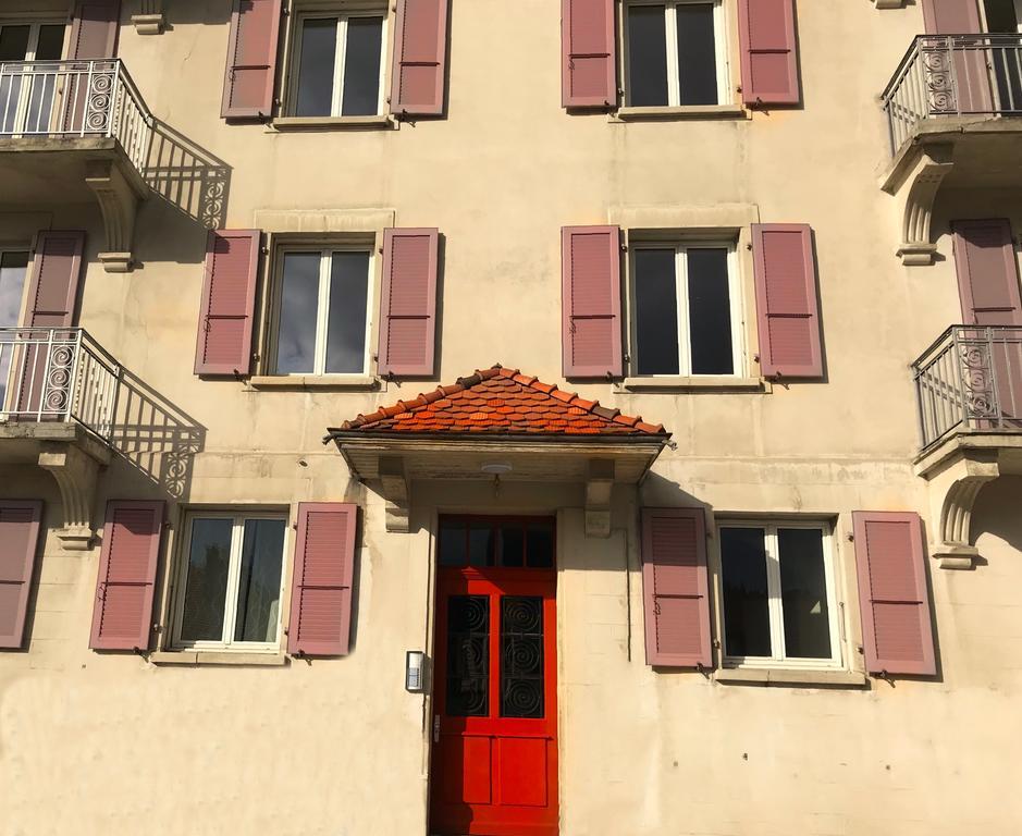 Appartement Douces Heures Avec Parking Couvert Prive Ле-Локль Экстерьер фото